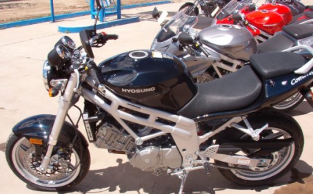 hyosung gt650 naked