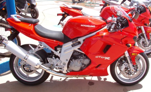 GT650R red